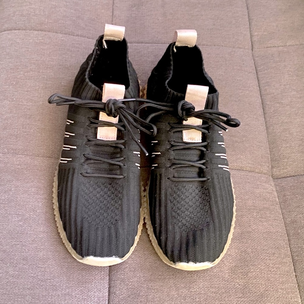 Oli Jolimall Women’s Black & Pink Athletic Slip-On Sneakers